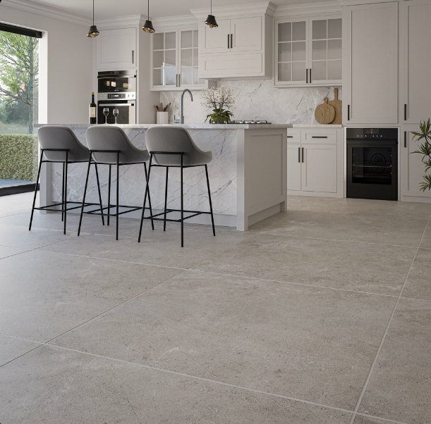 Carrelage grand format posé cuisine moderne